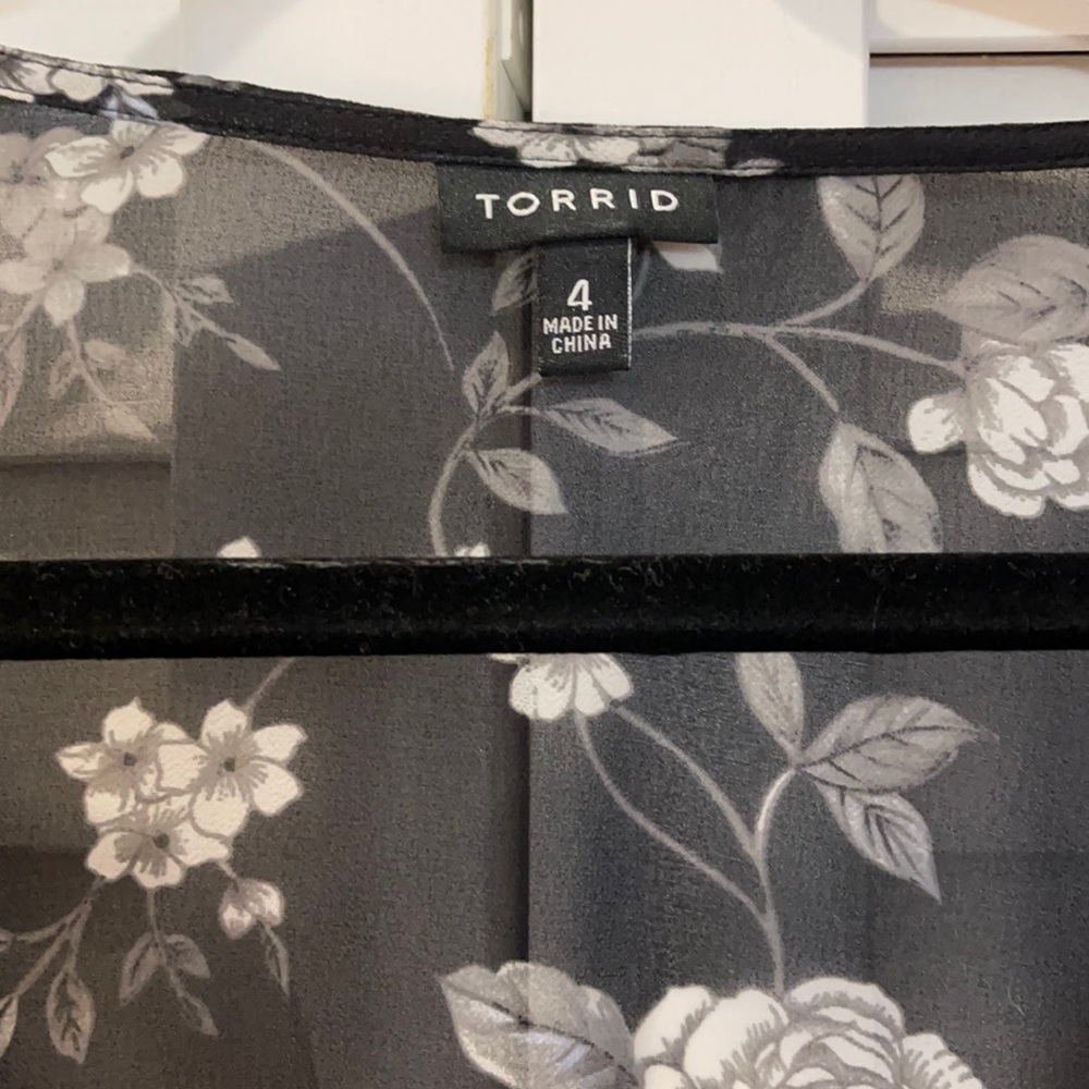 Torrid Size 4 sheer high-low button front top.